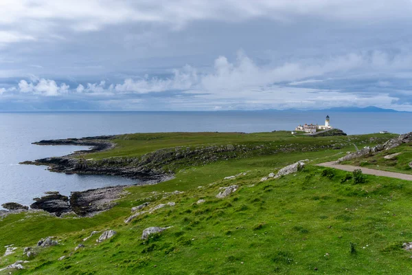 View Neist Point Lighthouse Green Cliffs Isle Skye — Φωτογραφία Αρχείου