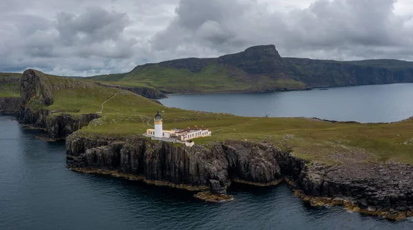 Eine Drohnenaufnahme Des Leuchtturms Neist Point Und Der Minch Der — Stockfoto