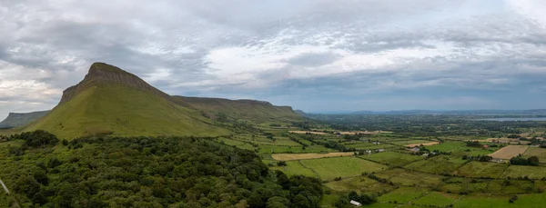 Panorama Landscape County Sligo Benbulbin Mountain Peak Ridge Cloudy Evening — Stock Photo, Image