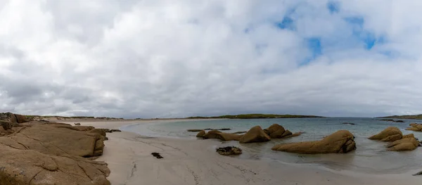 Panorama Beach Landscape Dog Bay Large Granite Boulders Turquoise Water —  Fotos de Stock