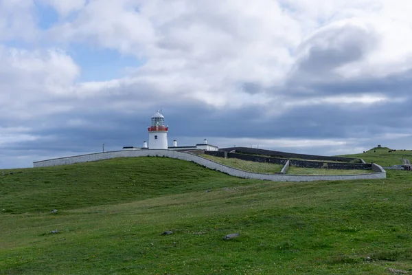 Widok Zabytkową Latarnię Morską Portu John Point Donegal Bay Północy — Zdjęcie stockowe