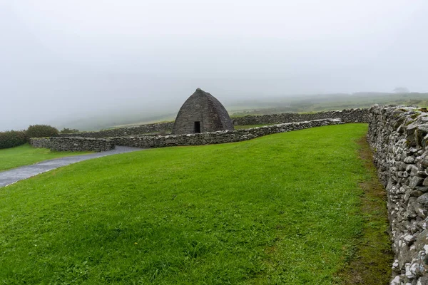 Landscape View Gallarus Oratory Early Christian Church County Kerry Foggy — Foto de Stock