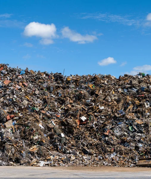 Large Pile Scrap Metal Waste Recycling Plant — Stockfoto