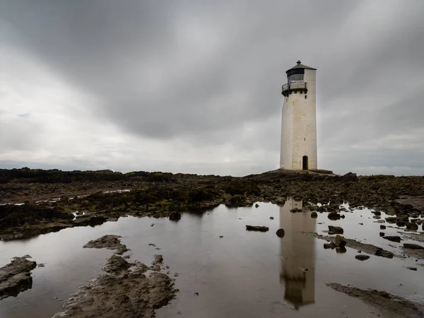 View Historic Southerness Lighthouse Scotland Reflections Tidal Pools Foreground — Foto Stock