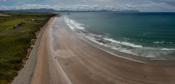 爱尔兰西海岸Ballybunion无边无际的金色沙滩全景 — 图库照片