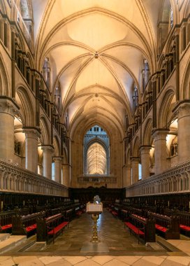 Canterbury, Birleşik Krallık - 10 Eylül 2022: Tarihi Canterbury Katedrali içindeki Quire manzarası