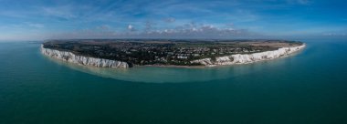 Dover 'ın Beyaz Uçurumları' nın ve Manş Denizi 'ndeki Güney Foreland' ın hava manzarası