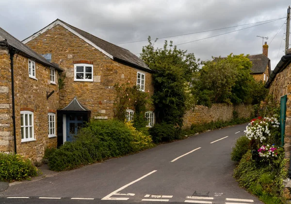 Abbotsbury, İngiltere - 6 Eylül 2022: İngiltere 'nin Jurassic Sahili' ndeki Dorset 'teki Abbotsbury köyü