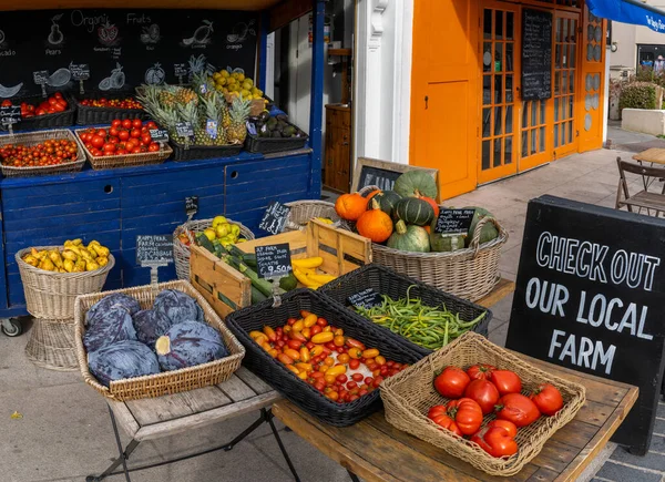 2022年8月18日アイルランドのグリストーン グリストーンの食品や有機店全体で果物や野菜のディスプレイのクローズアップ — ストック写真