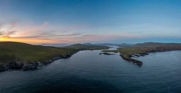Vista Panorâmica Drone Península Iveragh Com Ilha Valentia Portmagee Pôr — Fotografia de Stock