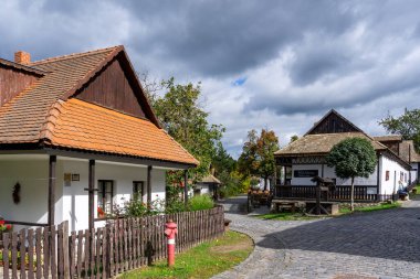Holloko, Macaristan - 3 Ekim 2022: Holloko 'nun tarihi köy merkezi