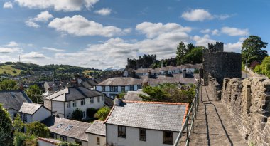Conwy, Birleşik Krallık - 27 Ağustos 2022: Kuzey Galler 'deki Conwy şehrinin manzarası