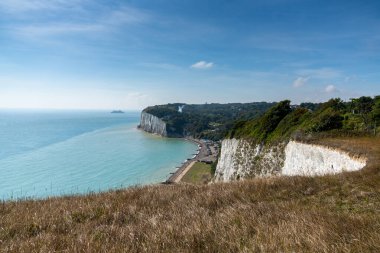 Dover 'ın Beyaz Kayalıkları' nın ve İngiliz Kanalı 'nın Güney Foreland' ının manzarası.