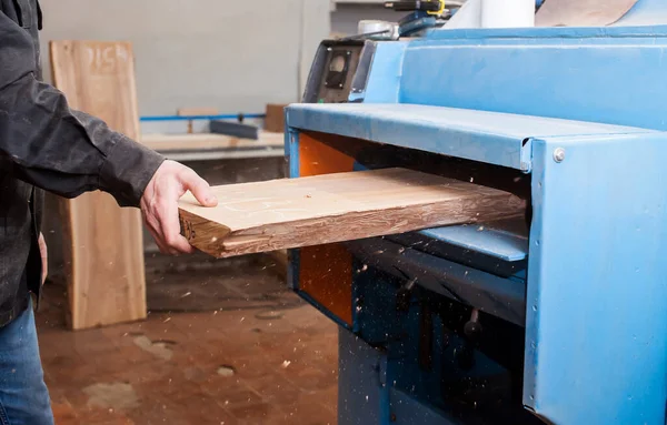 Male Carpenter Works Carpentry Workshop Thickness Gauge Planing Wood — Stock Photo, Image