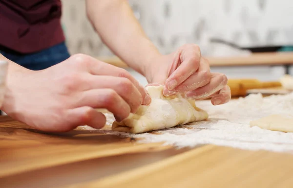 Chica Preparando Pasteles Vegetarianos Con Relleno Casa Cocina Cerca Enfoque —  Fotos de Stock