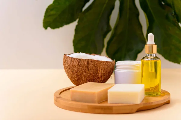 Handgemaakte Biologische Cosmetica Natuurlijke Zeep Massage Olie Crème Houten Plank — Stockfoto