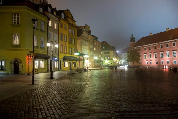 Geceleri Polonya 'nın başkenti Varşova