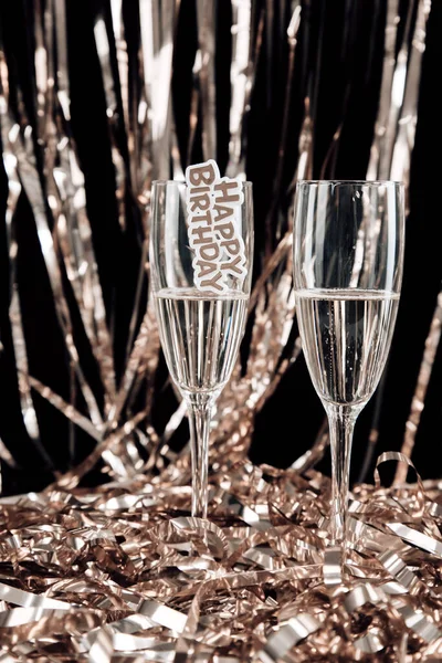 Joyeux Anniversaire Champagne Gâteau Cadeau Sur Table Confettis Dorés — Photo