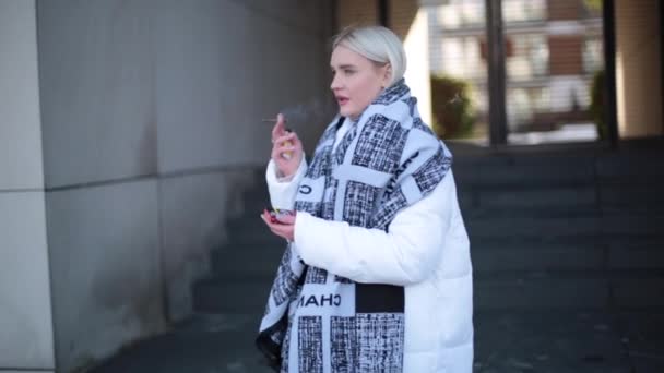 Young Beautiful Glamorous Woman Smokes Cigarettes Street Blonde White Jacket — Stock Video