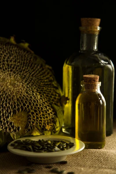 Zonnebloem Zonnebloempitten Zonnebloemolie Olieproductie Glazen Fles Zonnebloemolie Staat Tafel Dorp — Stockfoto