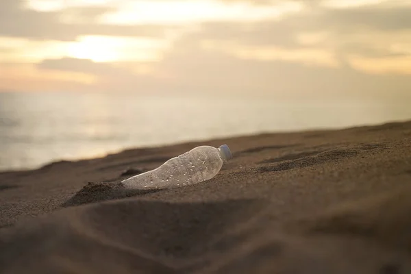 Pet Plastic Bottle Trash Shore Beach — Fotografia de Stock