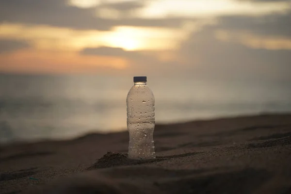 Pet Plastikowe Butelki Śmieci Plaży — Zdjęcie stockowe