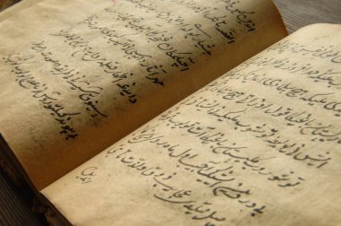 Taşkent, Özbekistan - 10 Ağustos 2009: Arapça antik açık kitap. Eski Arapça el yazmaları ve metinler