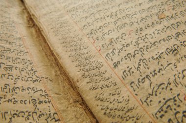Taşkent, Özbekistan - 10 Ağustos 2009: Arapça antik açık kitap. Eski Arapça el yazmaları ve metinler