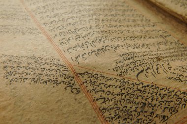 Taşkent, Özbekistan - 10 Ağustos 2009: Arapça antik açık kitap. Eski Arapça el yazmaları ve metinler