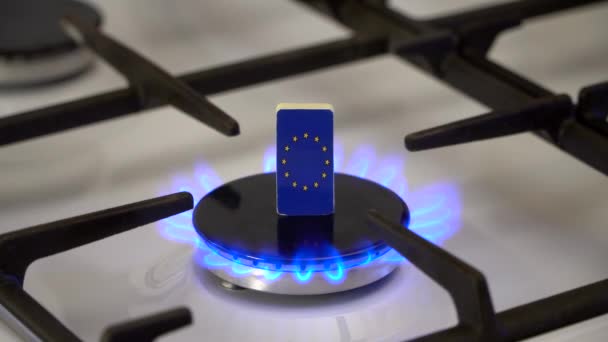 Hiány Gázválság Európai Unió Lobogója Égő Gáztűzhelyen — Stock videók