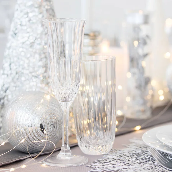 Beautiful Table Setting Christmas Decorations Silver Colors — стоковое фото