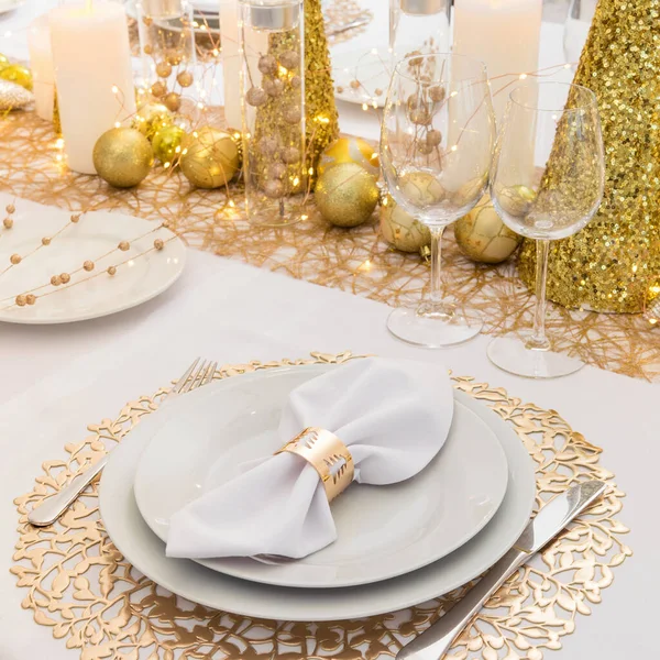 Beautiful Table Setting Christmas Decorations Gold Colors Стокова Картинка