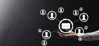 E- posta ve kullanıcı simgesi, imza, sembol pazarlama ya da bülten konsepti, diyagram. E- posta gönderme. Posta ve SMS pazarlama kavramı. İş dünyasında doğrudan satış şeması. E- posta için istemci listesi