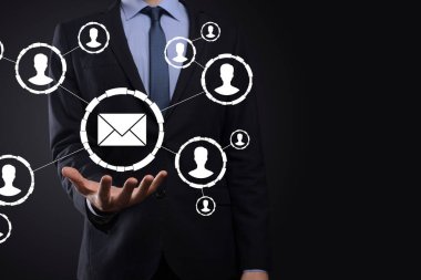 E- posta ve kullanıcı simgesi, imza, sembol pazarlama ya da bülten konsepti, diyagram. E- posta gönderme. Posta ve SMS pazarlama kavramı. İş dünyasında doğrudan satış şeması. E- posta için istemci listesi