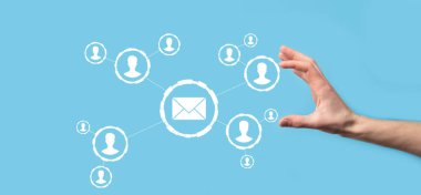 E- posta ve kullanıcı simgesi, imza, sembol pazarlama ya da bülten konsepti, diyagram. E- posta gönderme. Posta ve SMS pazarlama kavramı. İş dünyasında doğrudan satış şeması. E- posta için istemci listesi