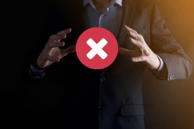 Elle tutulan simge, iptal simgesi, simgeyi iptal et. Düz kırmızı simge işaretle. round. round.round.round. X işareti iptal. Yanlış işaretleme. Reddedildi. Koyu arkaplanda.banner. Boşluk. Metin için yer