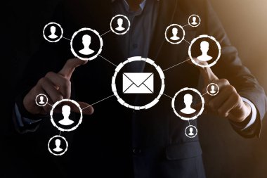 E- posta ve kullanıcı simgesi, imza, sembol pazarlama ya da bülten konsepti, diyagram. E- posta gönderme. Posta ve SMS pazarlama kavramı. İş dünyasında doğrudan satış şeması. E- posta için istemci listesi