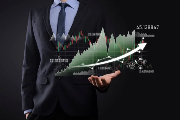 ビジネスマンは販売データと経済成長グラフを保持しています 事業計画と戦略 取引所の取引を分析する 金融と銀行だ テクノロジーデジタルマーケティング利益と成長計画 — ストック写真