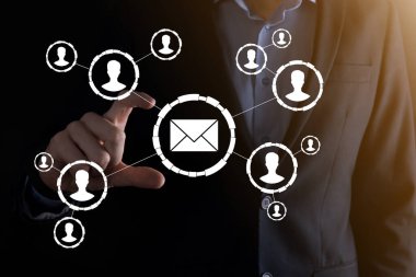 E- posta ve kullanıcı simgesi, imza, sembol pazarlama ya da bülten konsepti, diyagram. E- posta gönderme. Posta ve SMS pazarlama kavramı. İş dünyasında doğrudan satış şeması. E- posta için istemci listesi
