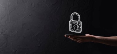 Siber güvenlik ağı. Asma kilit simgesi ve internet teknolojisi ağı. Tablet ve sanal arayüzde veri kişisel bilgilerini koruyan bir iş adamı. Veri koruma gizlilik kavramı. GDPR. AB.