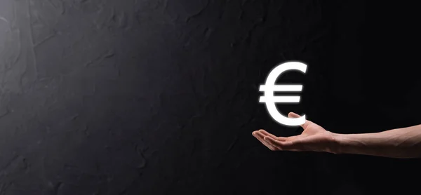Biznesmen Posiada Ikony Monet Euro Lub Euro Ciemnym Tle Tonu — Zdjęcie stockowe