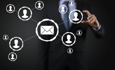 E- posta ve kullanıcı simgesi, imza, sembol pazarlama ya da bülten konsepti, diyagram. E- posta gönderme. Posta ve SMS pazarlama kavramı. İş dünyasında doğrudan satış şeması. E- posta için istemci listesi