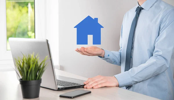 Hombre Negocios Mano Sosteniendo Icono Casa Sobre Fondo Azul Seguro — Foto de Stock