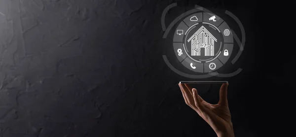 Geschäftsmann Halten Haus Icon Smart Home Gesteuert Intelligentes Haus Und — Stockfoto