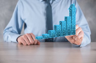 3D grafikler tutan bir işadamı düşük çokgen ve borsa istatistikleri kâr elde ediyor. Büyüme planı, iş stratejisi, ekonomik büyüme kavramı. İş stratejisi. Dijital pazarlama