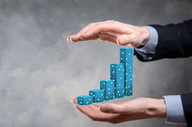 3D grafikler tutan bir işadamı düşük çokgen ve borsa istatistikleri kâr elde ediyor. Büyüme planı, iş stratejisi, ekonomik büyüme kavramı. İş stratejisi. Dijital pazarlama