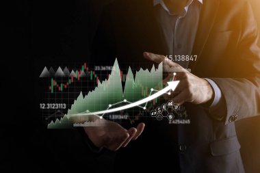 Elde tutulan satış verileri ve ekonomik büyüme grafiği. İş planlama ve strateji. Takas ticareti analiz ediliyor. Finansal ve bankacılık. Teknoloji dijital pazarlama. Kâr ve büyüyen plan.