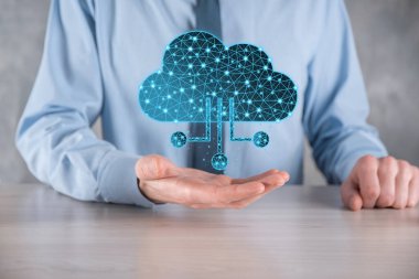 Bulut teknolojisi. Koyu mavi üzerinde veri toplama ikonu olan çokgen kablo depolama işareti. Bulut hesaplama, büyük veri merkezi, gelecekteki altyapı, dijital ai konsepti. Sanal sunucu simgesi.