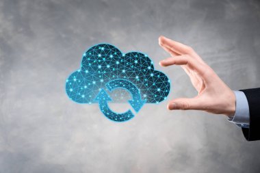 Bulut teknolojisi. Çokgen kablo depolama işareti. Koyu mavi üzerinde iki ok var. Bulut hesaplama, büyük veri merkezi, gelecekteki altyapı, dijital ai konsepti. Sanal sunucu simgesi.