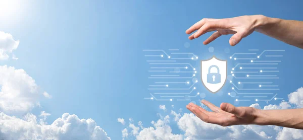 Beveiliging Netwerk Security Computer Veilig Gegevens Concept Zakenman Holding Shield — Stockfoto